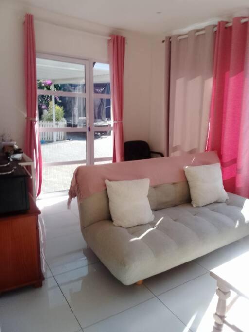 Bright And Sunny Apartment Durban