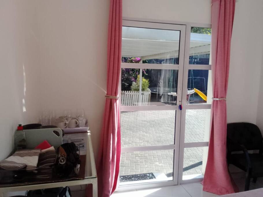 Bright And Sunny Apartment *
